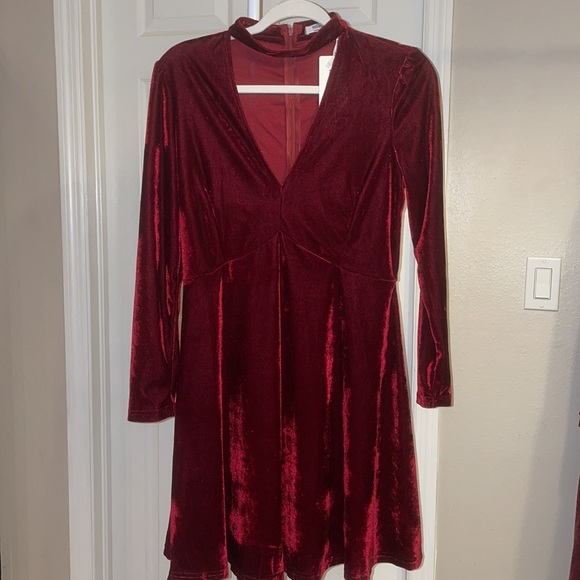 Long Sleeve Choker Velvet Dress-Red - Picture 5 of 8